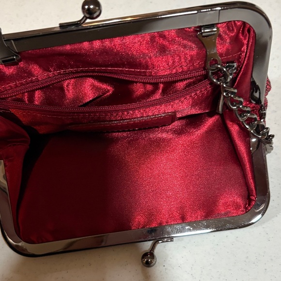 Express Elegant Red Chain Clutch - Picture 4 of 5